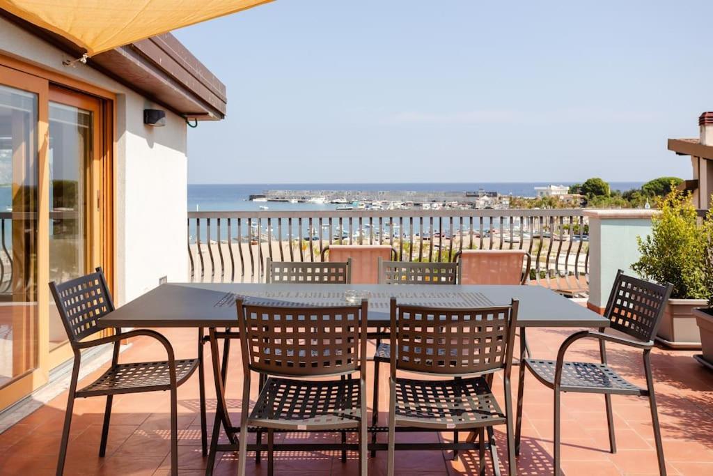 Kalaskiso' Giardini-Naxos Buitenkant foto