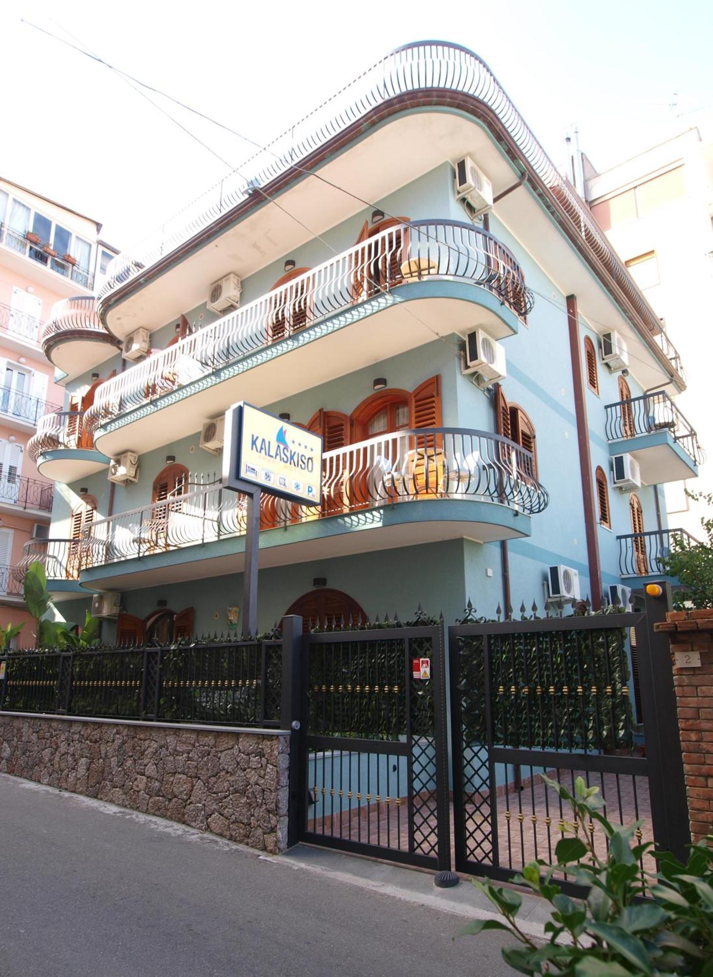 Kalaskiso' Giardini-Naxos Buitenkant foto