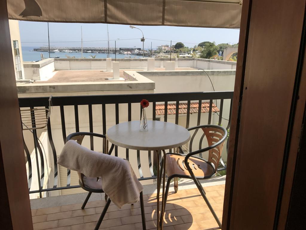 Kalaskiso' Giardini-Naxos Buitenkant foto