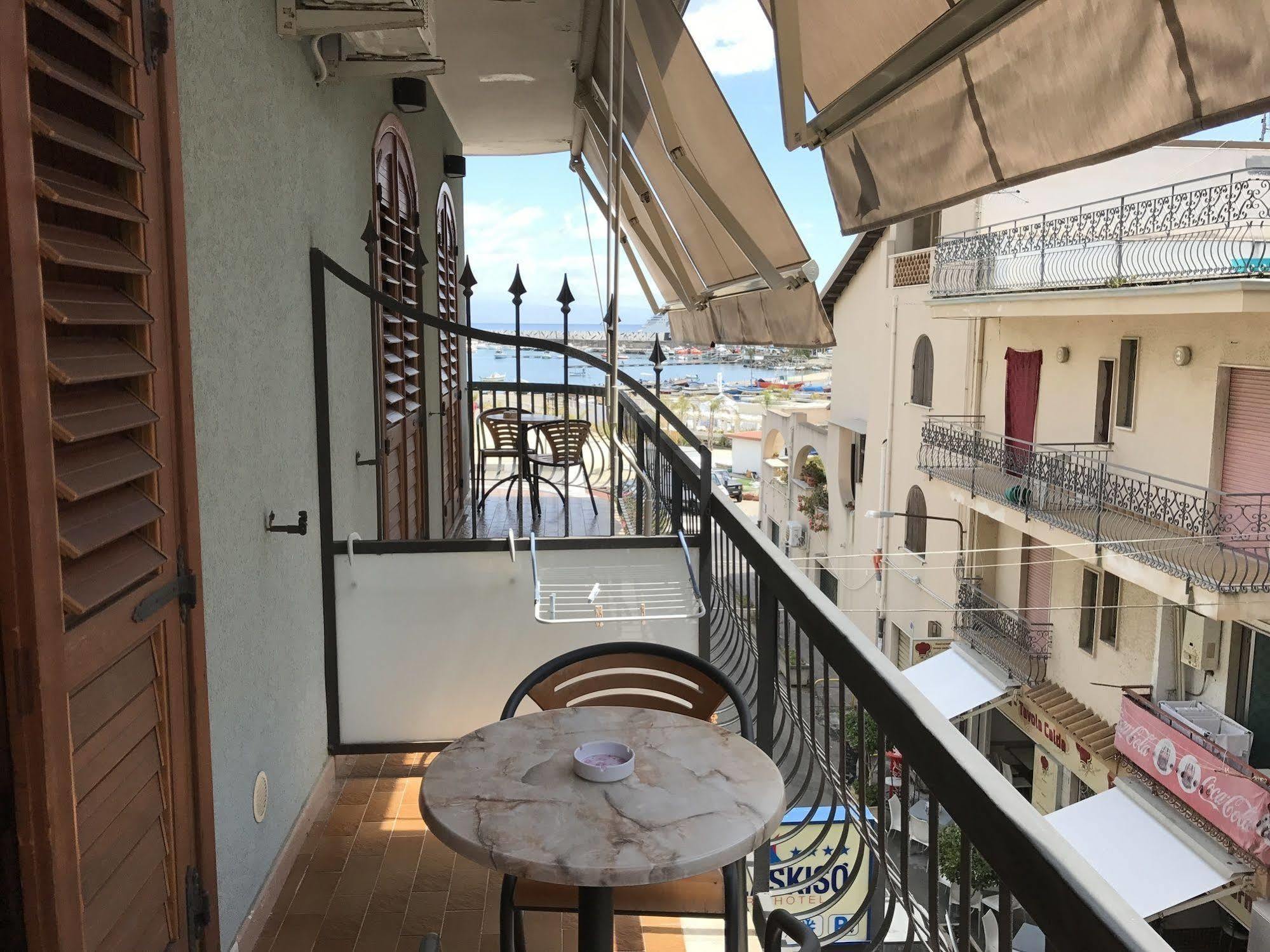 Kalaskiso' Giardini-Naxos Buitenkant foto
